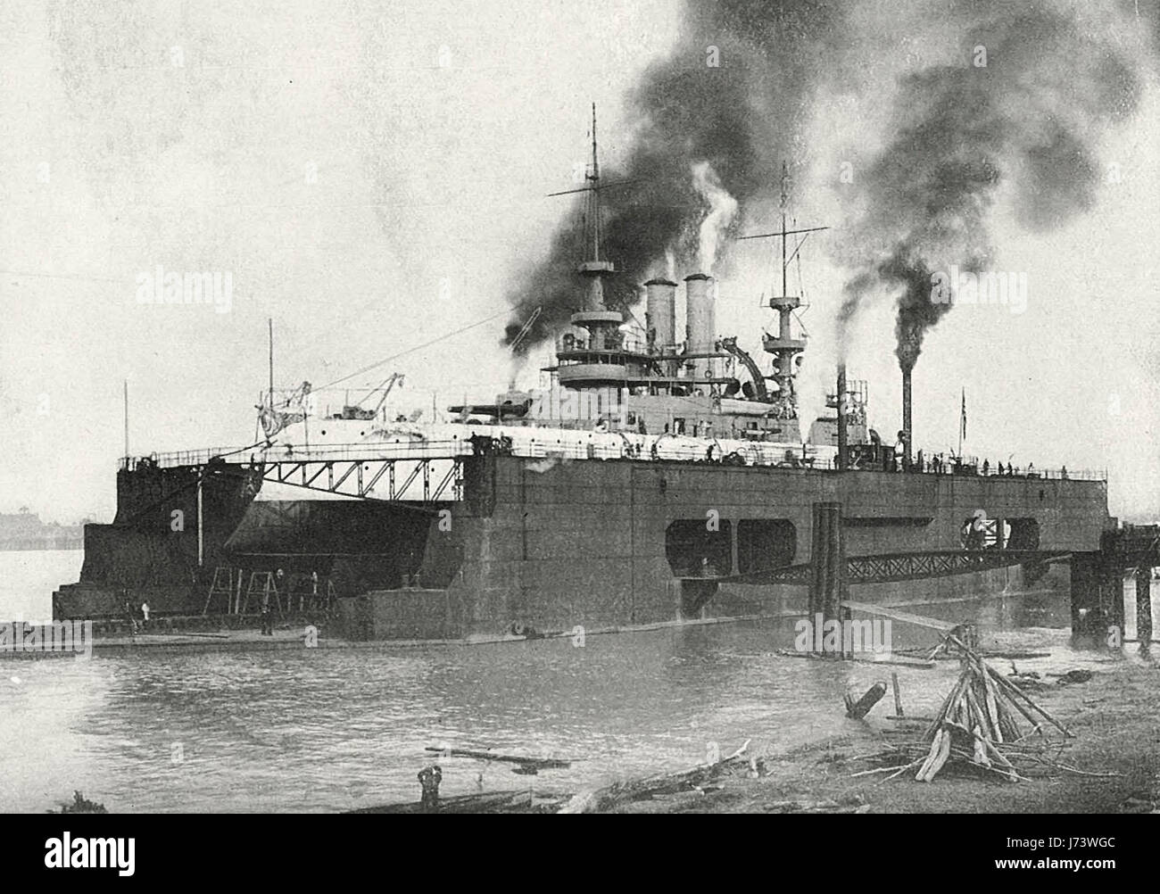 La USS Illinois nel bacino galleggiante, circa 1915 Foto Stock