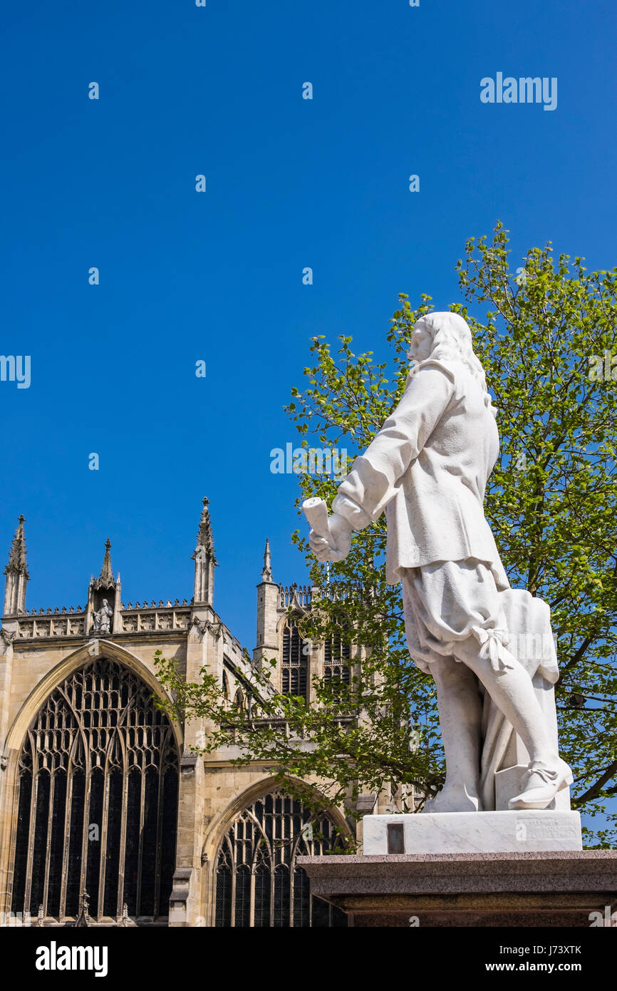 Andrew Marvell statua, Trinity Square, Kingston Upon Hull, Yorkshire, Inghilterra, Regno Unito Foto Stock