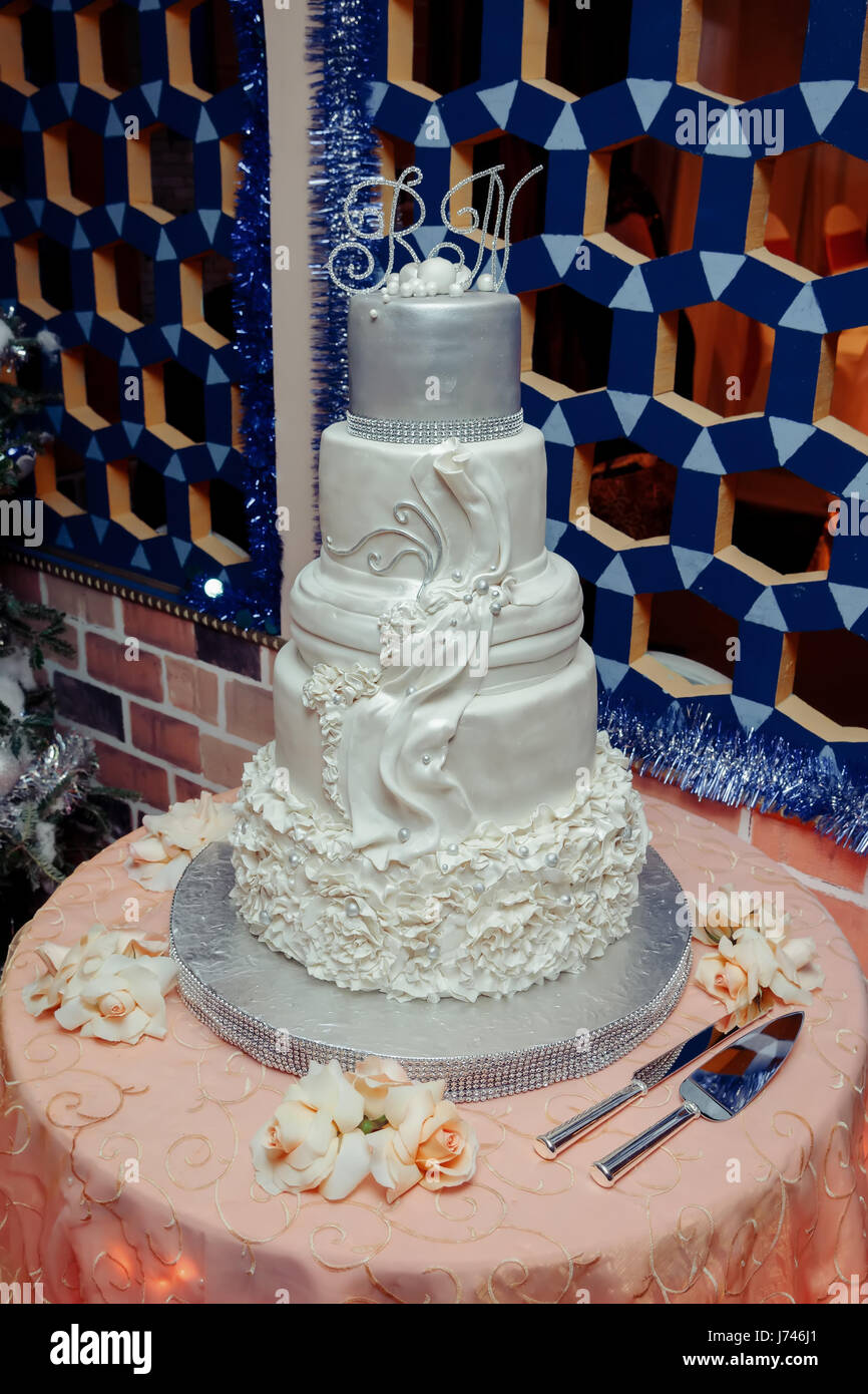 Torta di Nozze mangiare trattare zucchero cotto dettaglio tabella costosi Foto Stock