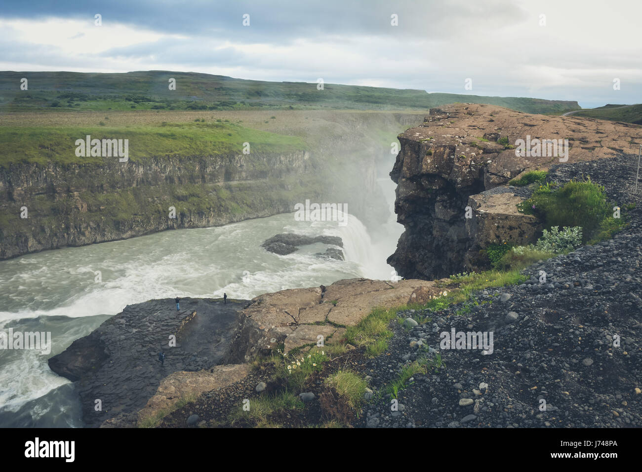 Gullfoss cascata in estate in Islanda, Europa - vintage colori con una certa quantità di cereali Foto Stock