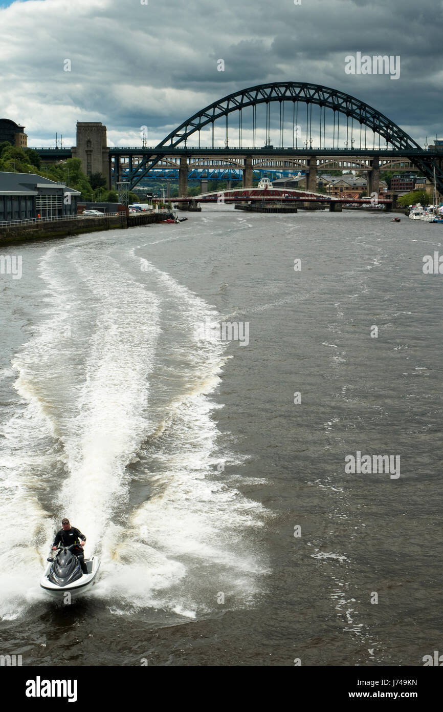 Jet sciatore sul fiume Tyne, Newcastle su Tyne, Foto Stock
