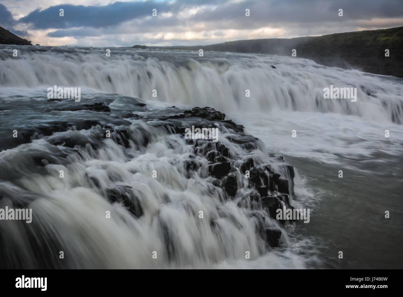 Gullfoss cascata in estate in Islanda, l'Europa - con acqua sfocatura del movimento Foto Stock