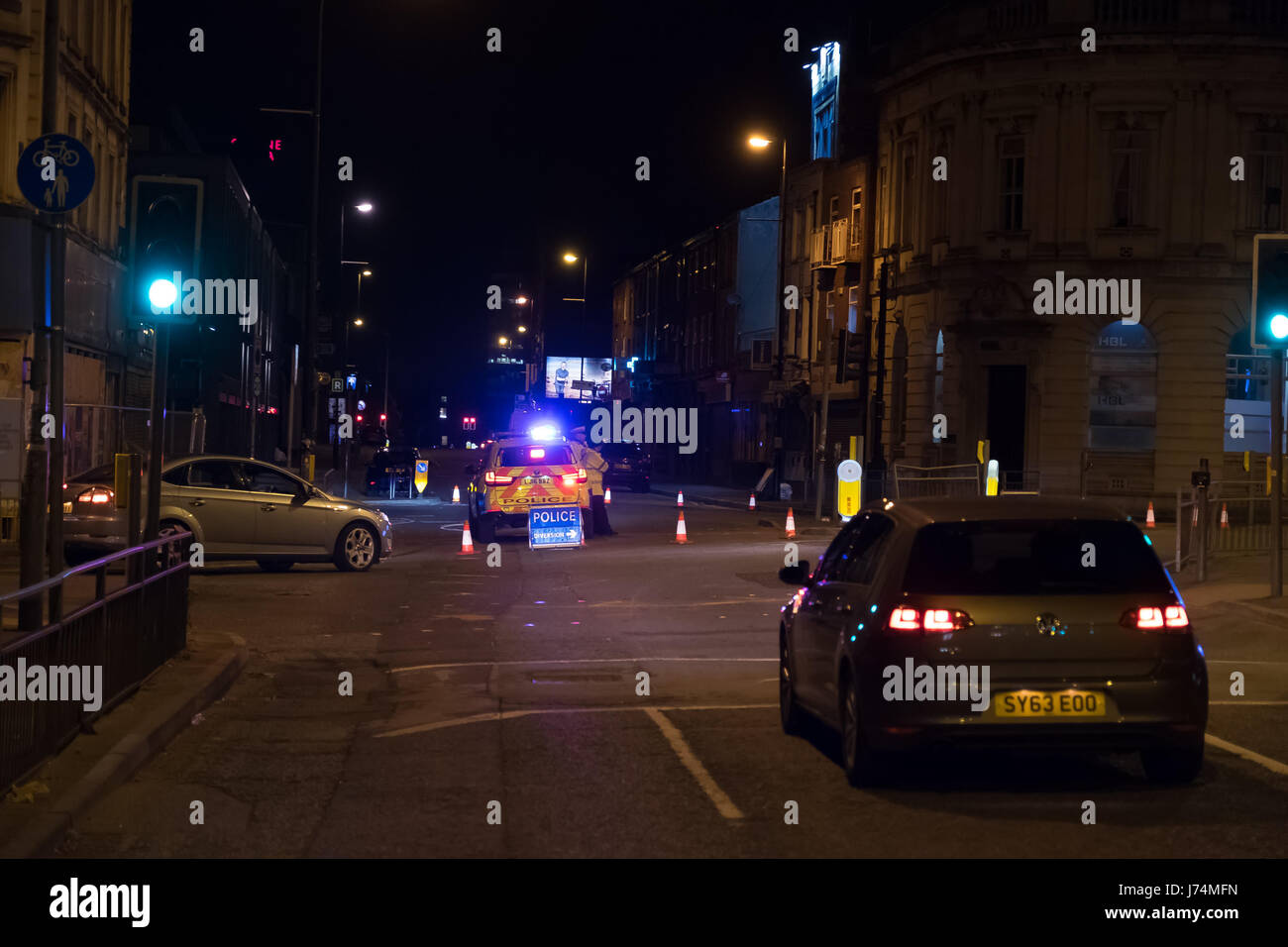 Manchester REGNO UNITO. Martedì 23 Maggio 2017. Cordone di polizia sul Ring Road jcn Oldham Street. Copyright Ian Wray. Alamy Live News Foto Stock