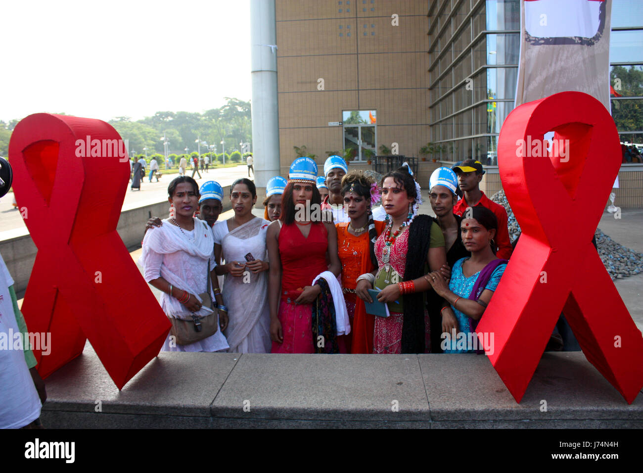 Ermafroditi o Hijra frequentare una consapevolezza del programma di sviluppo su World AIDS Day organizzato da una ONG locale a Bangabandhu Conferenza Internazionale Cento Foto Stock