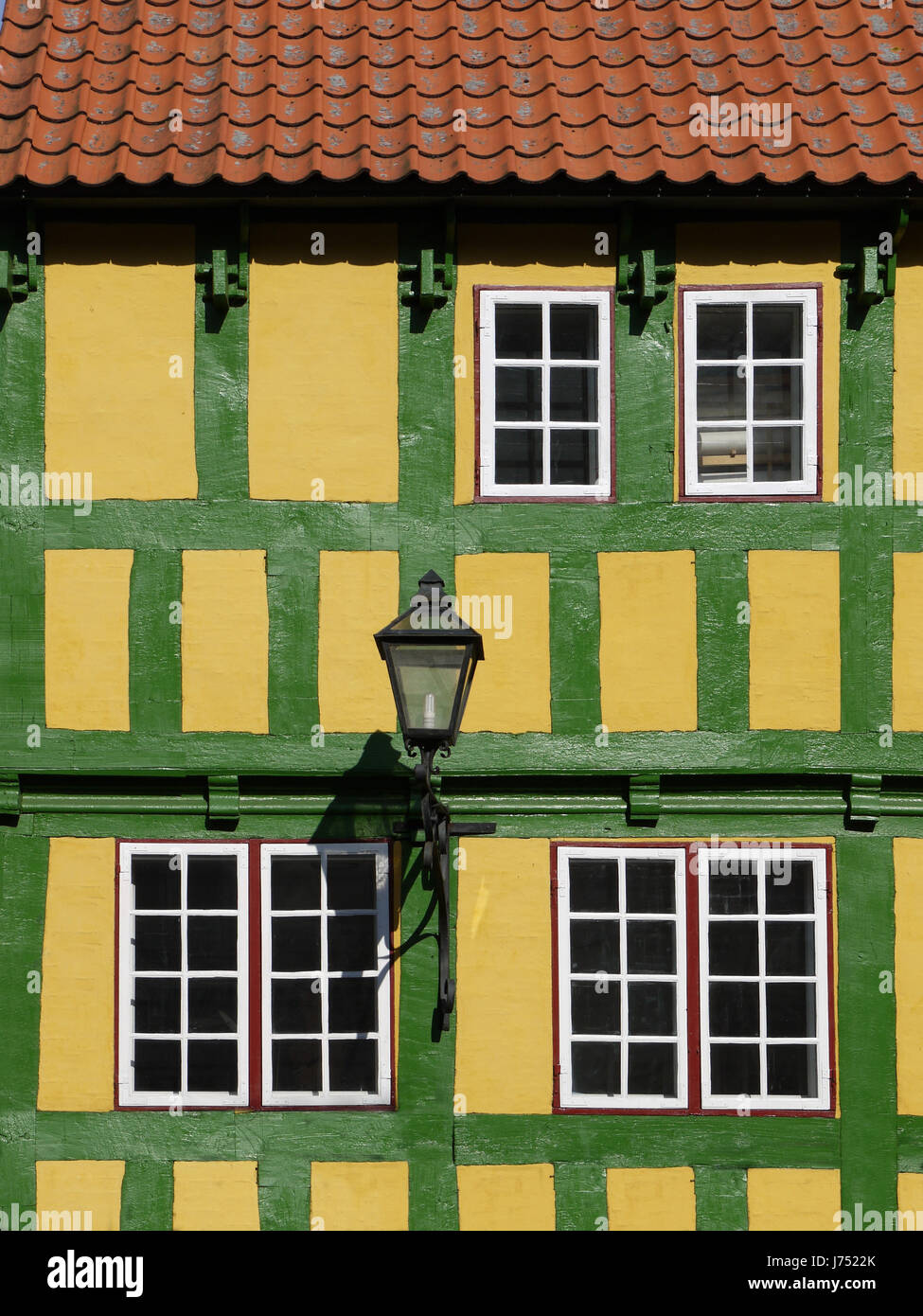 Lanterna di facciata edificio antico ripristina house edificio storico telaio verde-lavoro Foto Stock