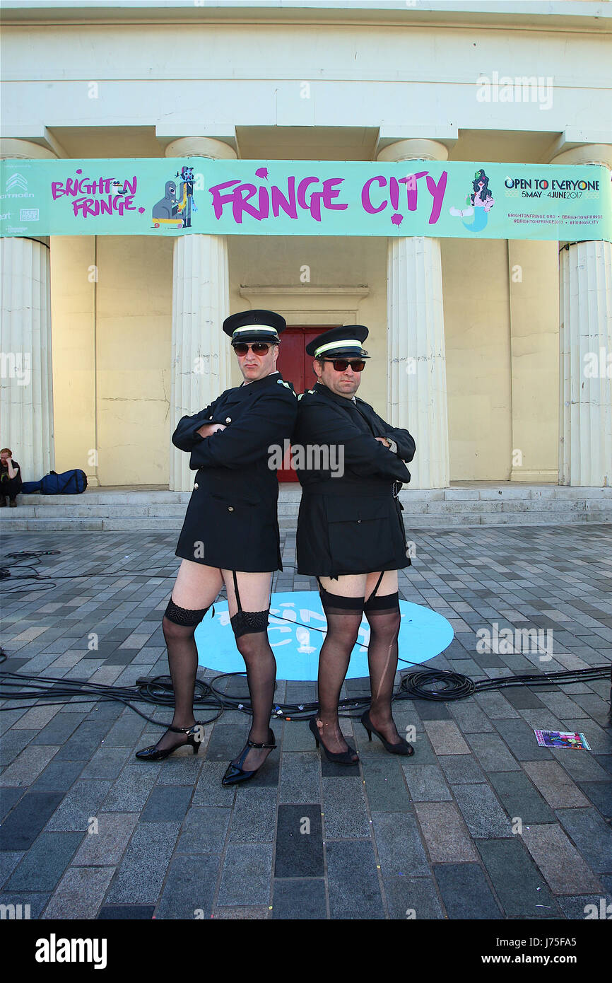 Il traffico di Kinky operai posano per una foto al Brighton Fringe Festival Foto Stock