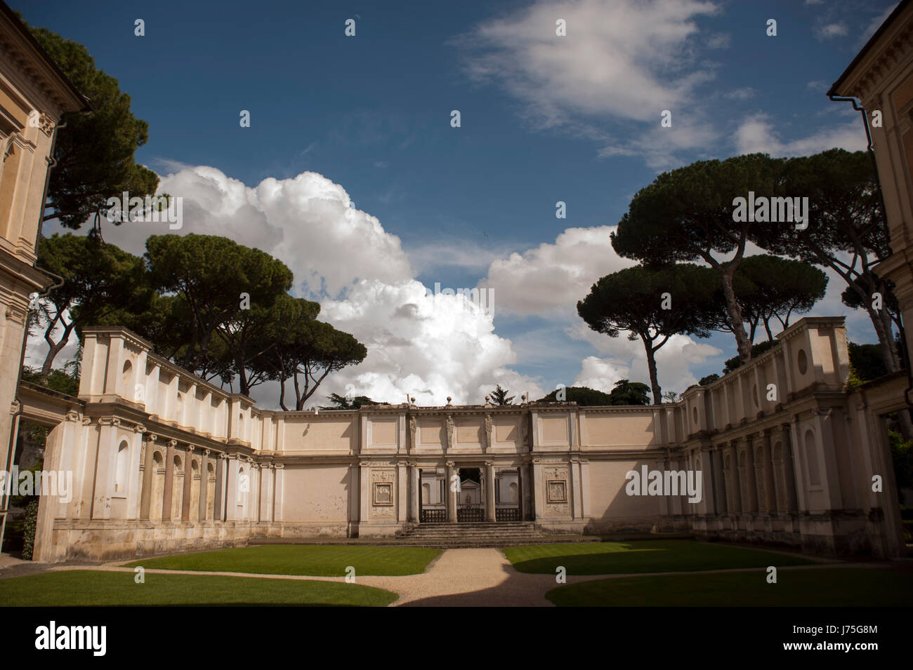 Una vista di un cortile all'interno di Villa Giulia a Roma Foto Stock