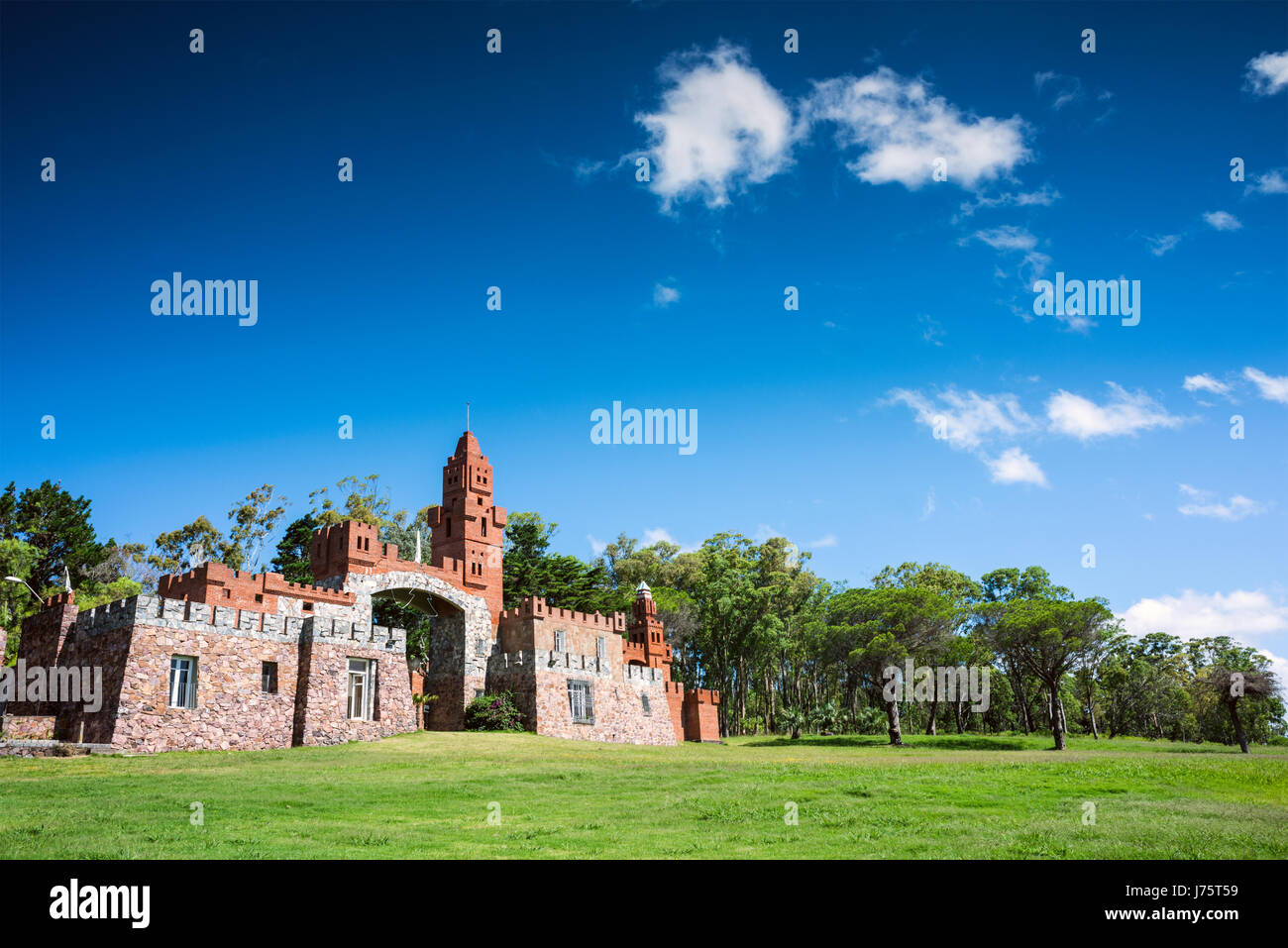Las Flores, route 71, Uruguay - Febbraio 2, 2013: Maldonado provincia il governo locale ha iniziato il restauro di Pittamiglio Hall, l'Art Deco versione di Foto Stock