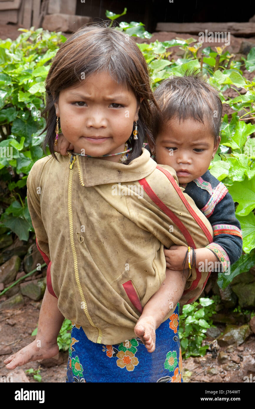 Asia povero miserabile indigente impoverito unpropertied bisognosi povertà bambino Foto Stock