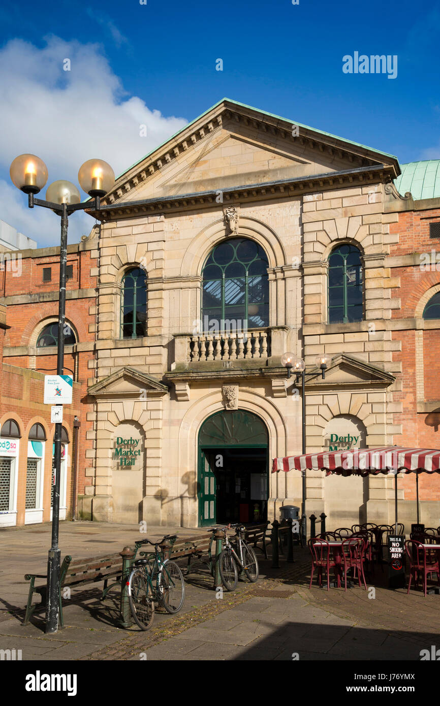 Regno Unito, Inghilterra, Derbyshire, Derby, Albert Street, 1864 Market Hall ingresso Foto Stock