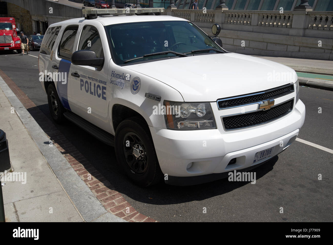 Homeland security protezione federale di polizia di servizio di un suv a Washington DC USA Foto Stock