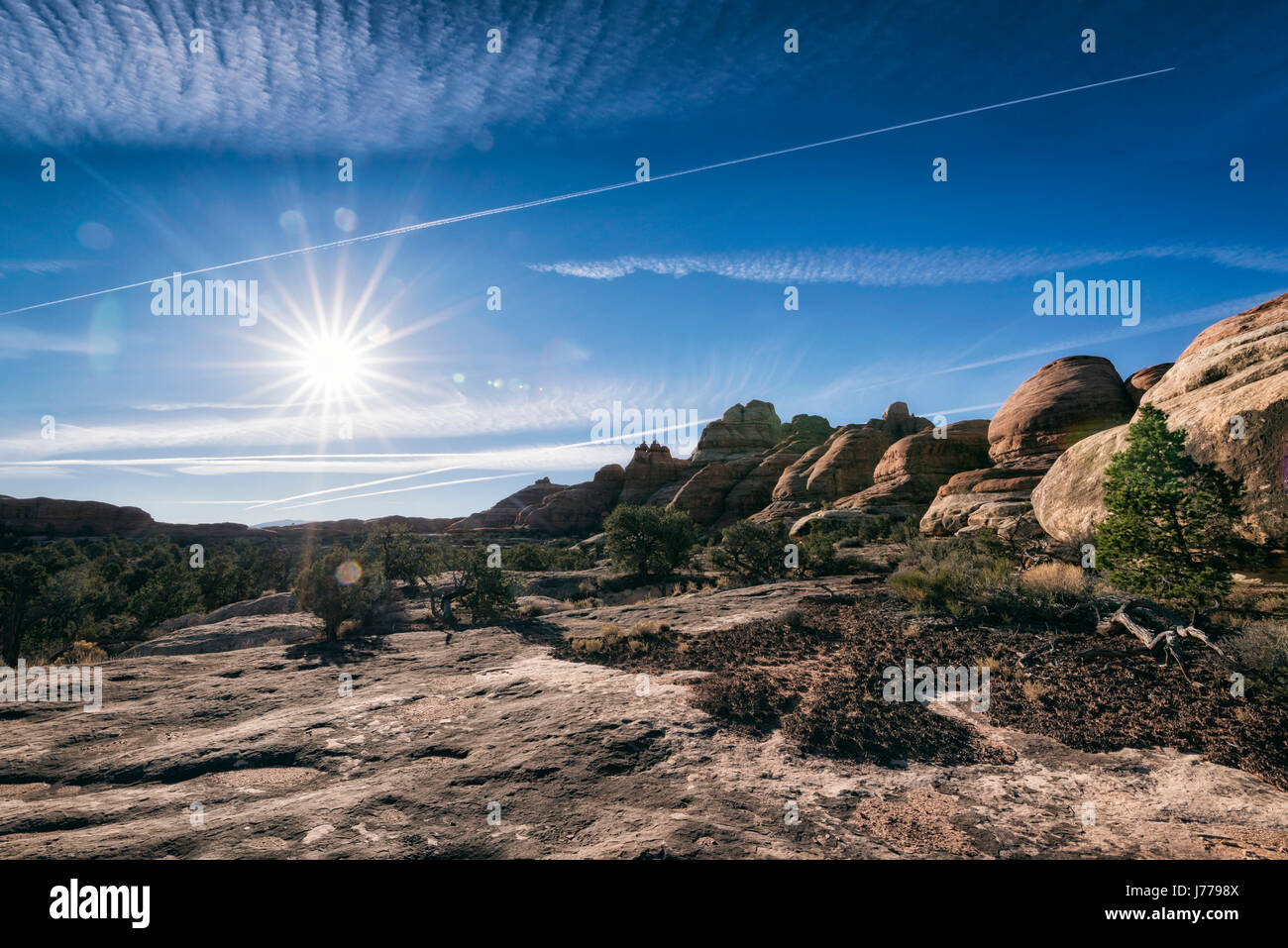 Formazione di roccia presso il Parco Nazionale di Canyonlands contro il cielo blu Foto Stock
