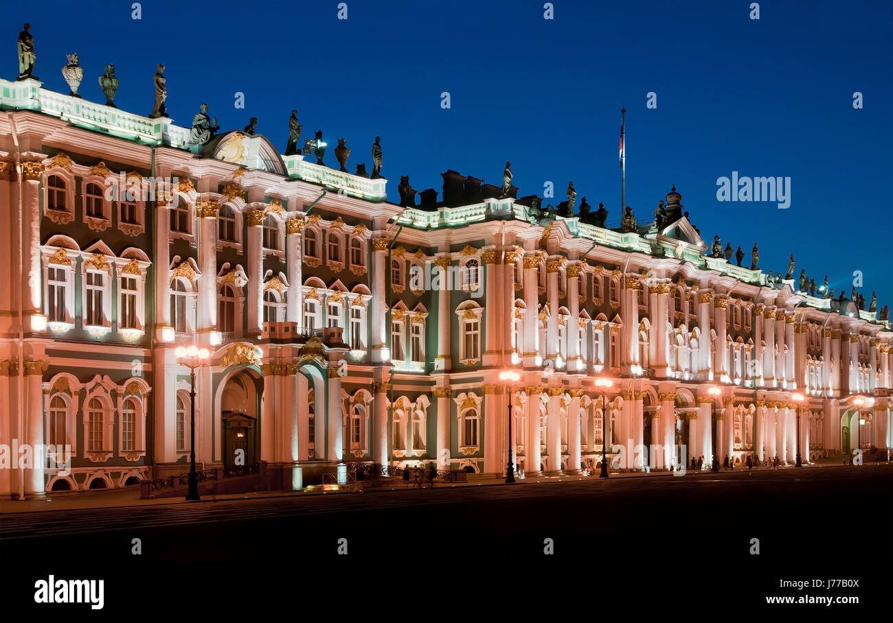 Notte Illuminata notturna museo hermitage russia storico notturno di notte Foto Stock