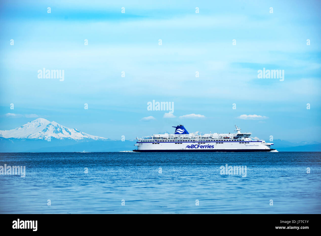 BC Ferries company nave passeggeri spirito della Columbia britannica sul mare con splendida Mt Baker background 5. Foto Stock