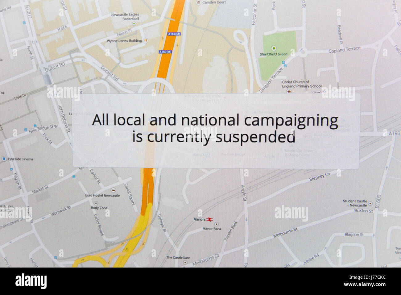 Sullo schermo del computer che mostra partito laburista britannico sospende la campagna elettorale seguente bombardamento di Manchester Foto Stock