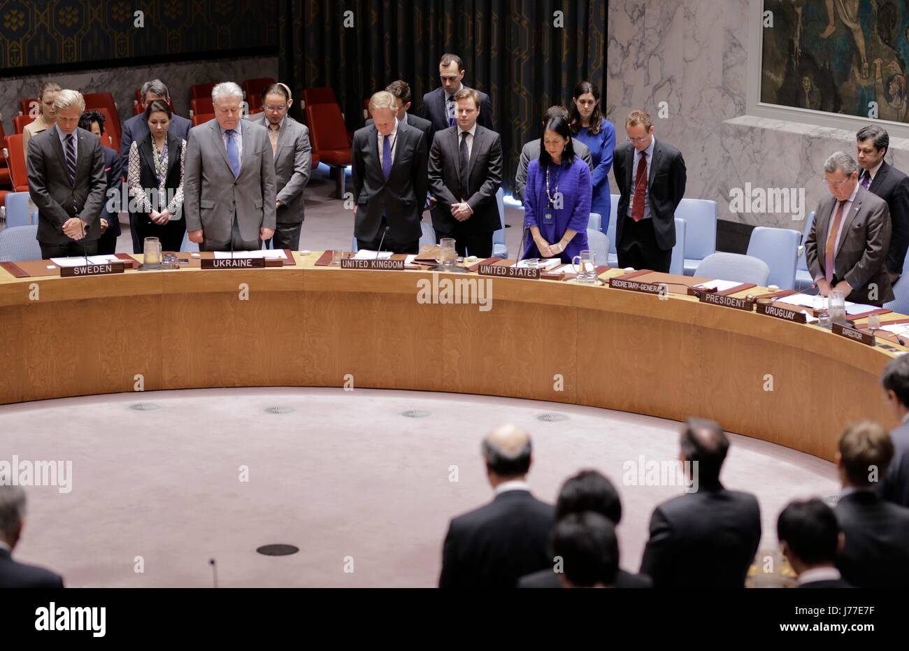 Organizzazione delle Nazioni Unite di New York, Stati Uniti, 23 maggio 2017 - Membri del Consiglio di sicurezza lungo con Matthew Rycroft, Rappresentante permanente del Regno Unito al pagamento delle Nazioni Unite rispetto alle vittime dell'attentato di Manchester oggi presso la sede delle Nazioni Unite a New York. Foto: Luiz Rampelotto/EuropaNewswire | Utilizzo di tutto il mondo Foto Stock