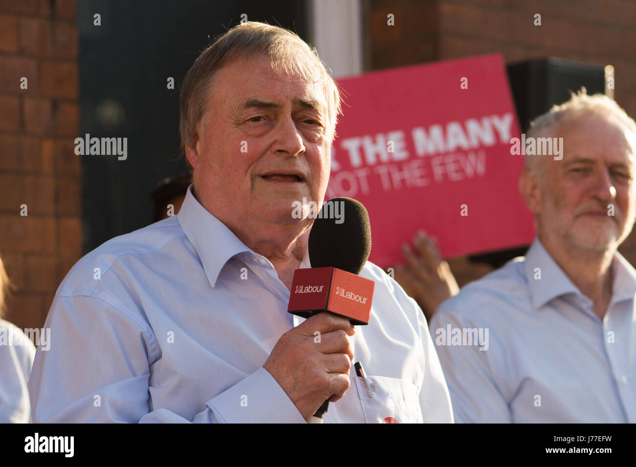 Jeremy corbyn e John Prescott campagna in zebedeo's yard nei giorni che portano fino alla 'snap' elezione generale, Kingston upon Hull, 22 maggio 2017 Foto Stock