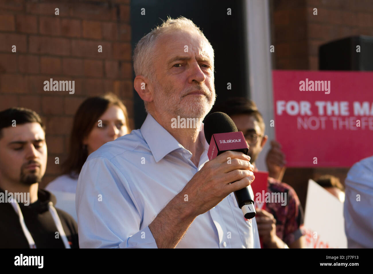 Jeremy corbyn e John Prescott campagna in zebedeo's yard nei giorni che portano fino alla 'snap' elezione generale, Kingston upon Hull, 22 maggio 2017 Foto Stock