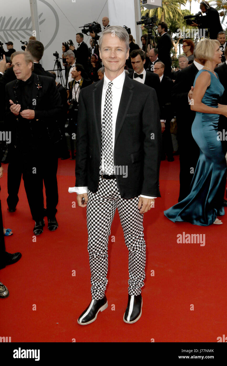 John Cameron Mitchell frequentando il 'l uccisione di un cervo Sacro / Mise à mort du Cerf sacré' premiere durante il settantesimo Cannes Film Festival presso il Palais des Festivals a Cannes il Maggio 22, 2017 | Verwendung weltweit Foto Stock