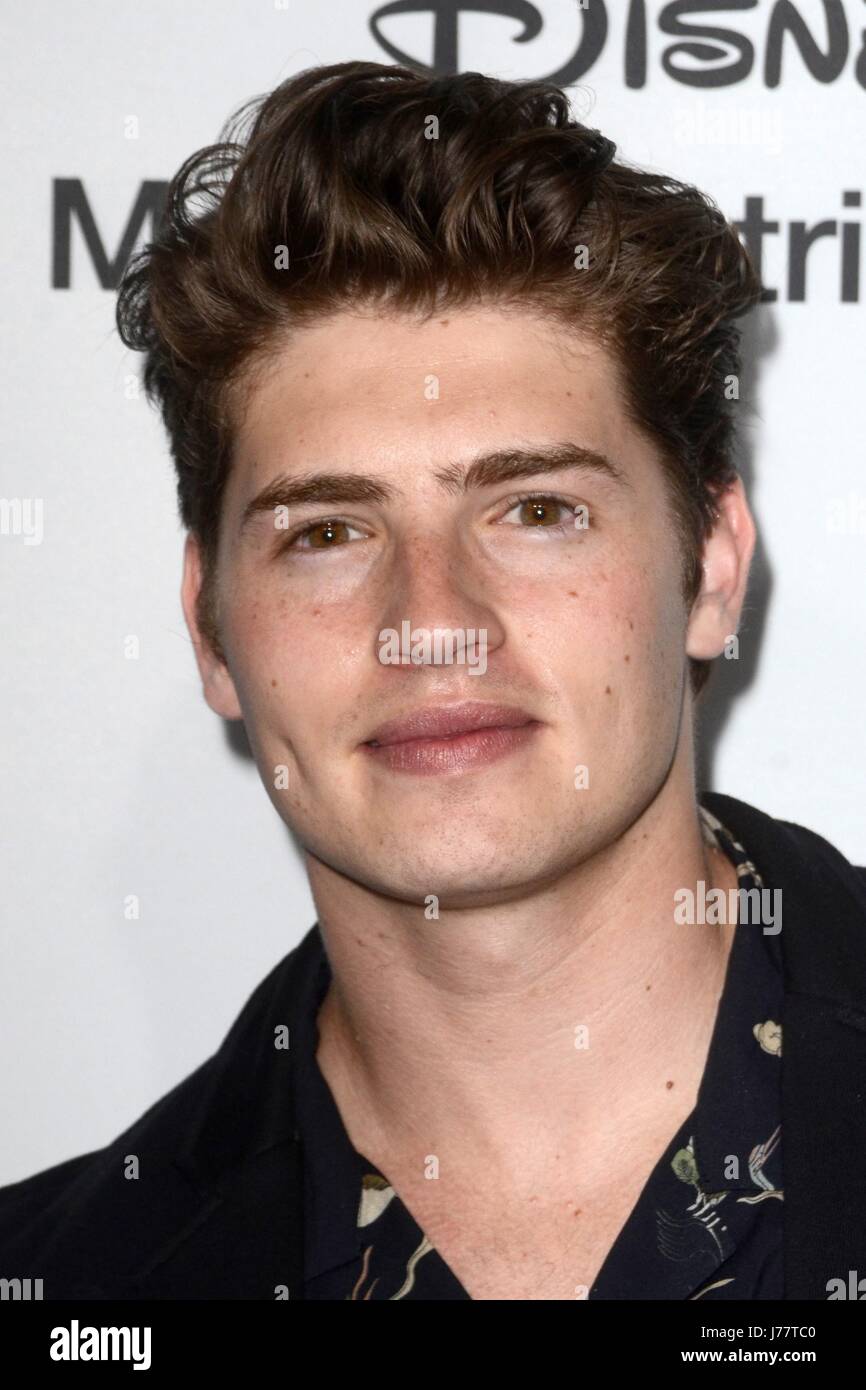 Gregg Sulkin presso gli arrivi a 2017 ABC/Disney Media distribuzione internazionale in anticipo, Walt Disney Studios, Burbank, CA Maggio 21, 2017. Foto di: Priscilla concedere/Everett Collection Foto Stock