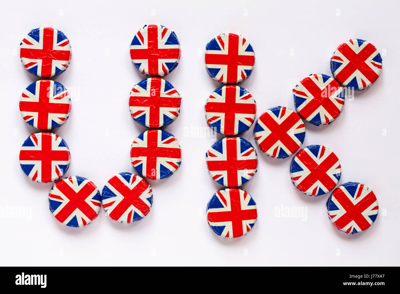 M&S cioccolato al latte europea martinetti disposti come Regno Unito isolati su sfondo bianco - Concetto di UK attacchino post Brexit o UK ama cioccolatini Foto Stock