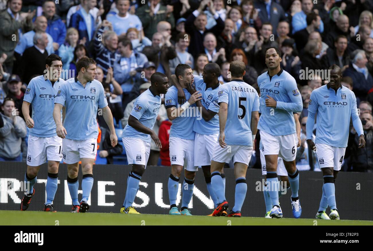 ALEKSANDAR KOLAROV & TEAM CELE Manchester City V SUNDERLAND F Etihad Stadium Manchester Inghilterra 06 Ottobre 2012 Foto Stock