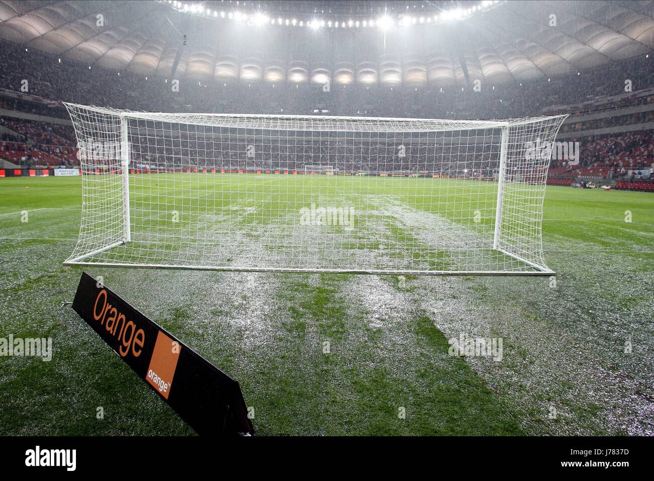 Acqua connessi Obiettivo bocca POLONIA V INGHILTERRA LO STADIO NAZIONALE DI VARSAVIA POLONIA 16 Ottobre 2012 Foto Stock