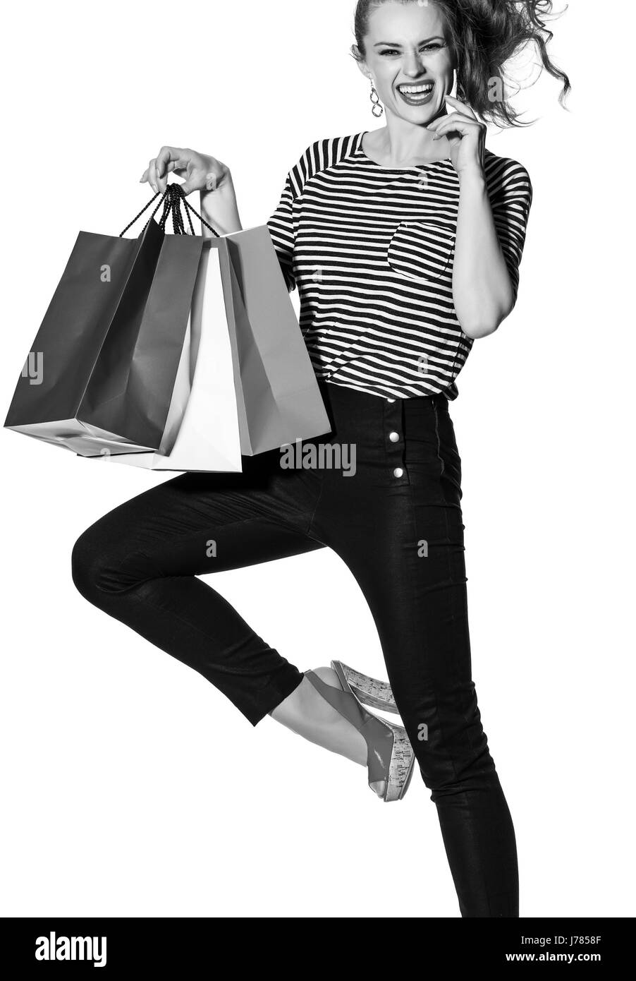 Shopping. Il modo francese. allegro elegante fashion-monger con borse della spesa dei colori della bandiera francese isolato su bianco in posa Foto Stock