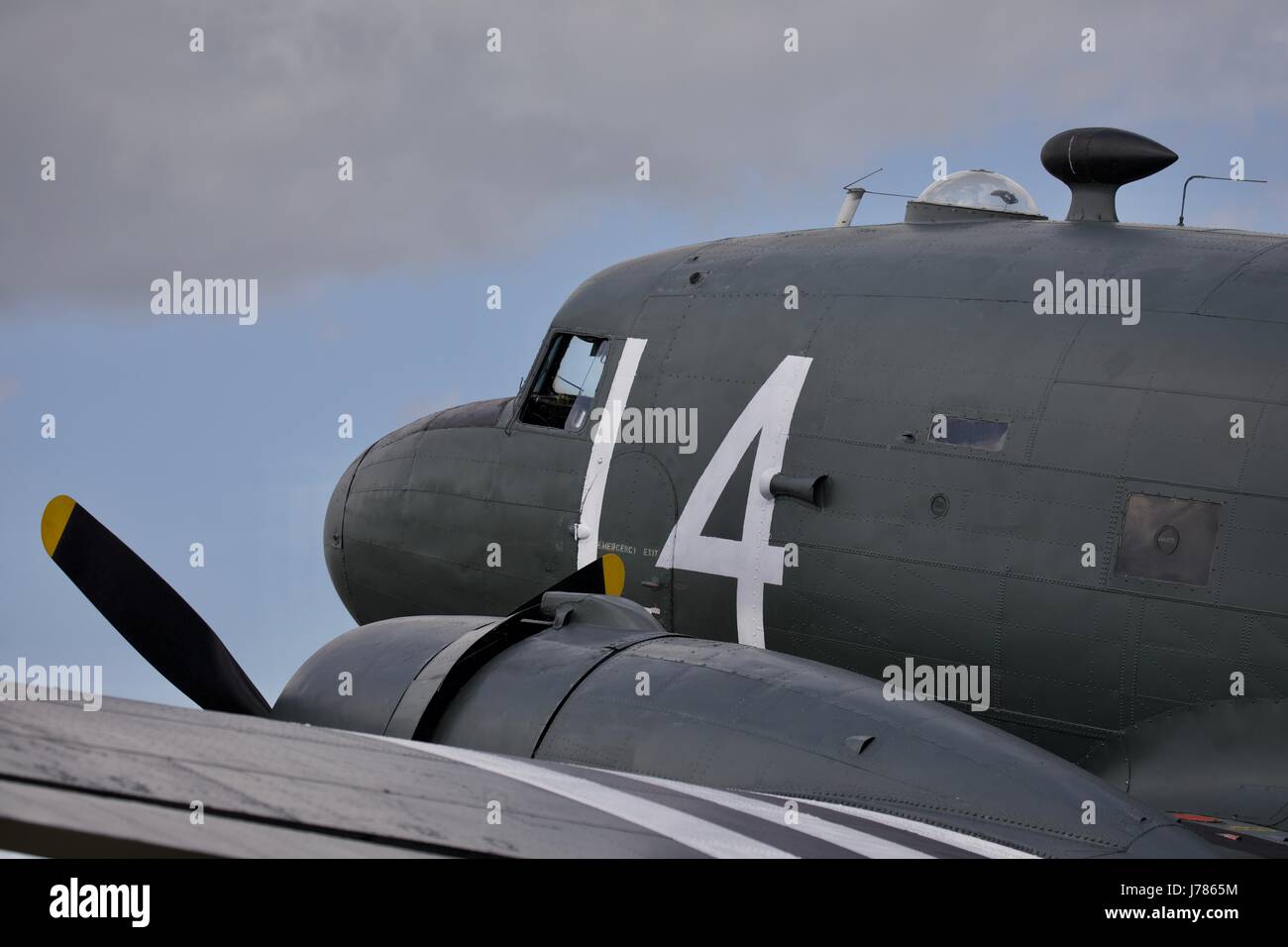 Il Aces High Douglas C-47 Skytrain con Guerra Mondiale 2 D-Day iscrizioni Foto Stock