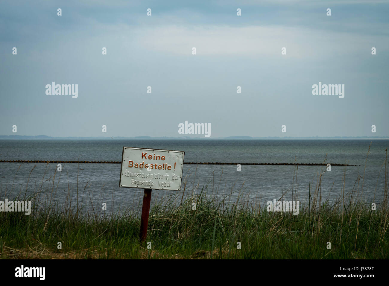 La balneazione vietata a beach (acqua di scarto) Foto Stock