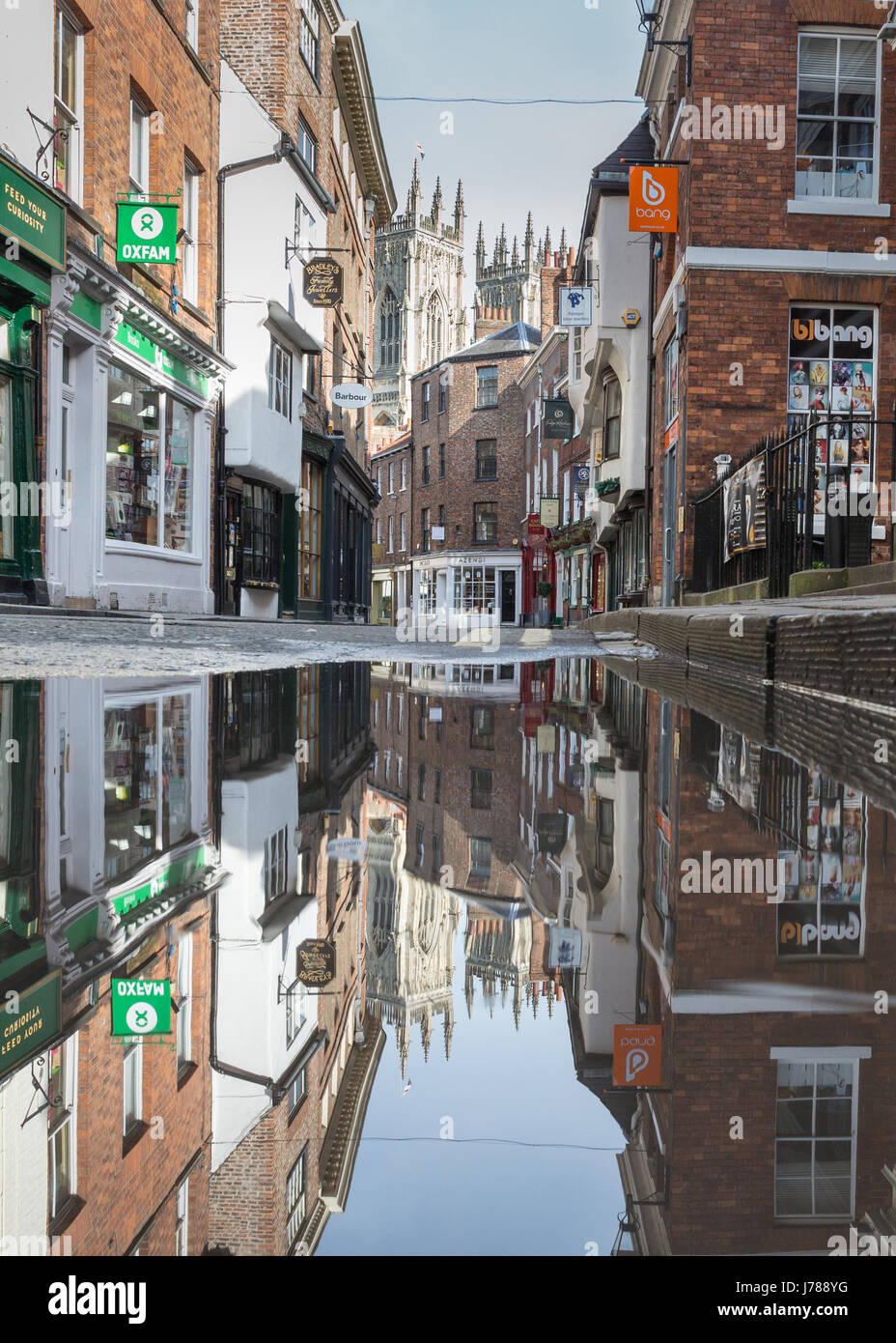 Bassa Petergate pozza in York Foto Stock