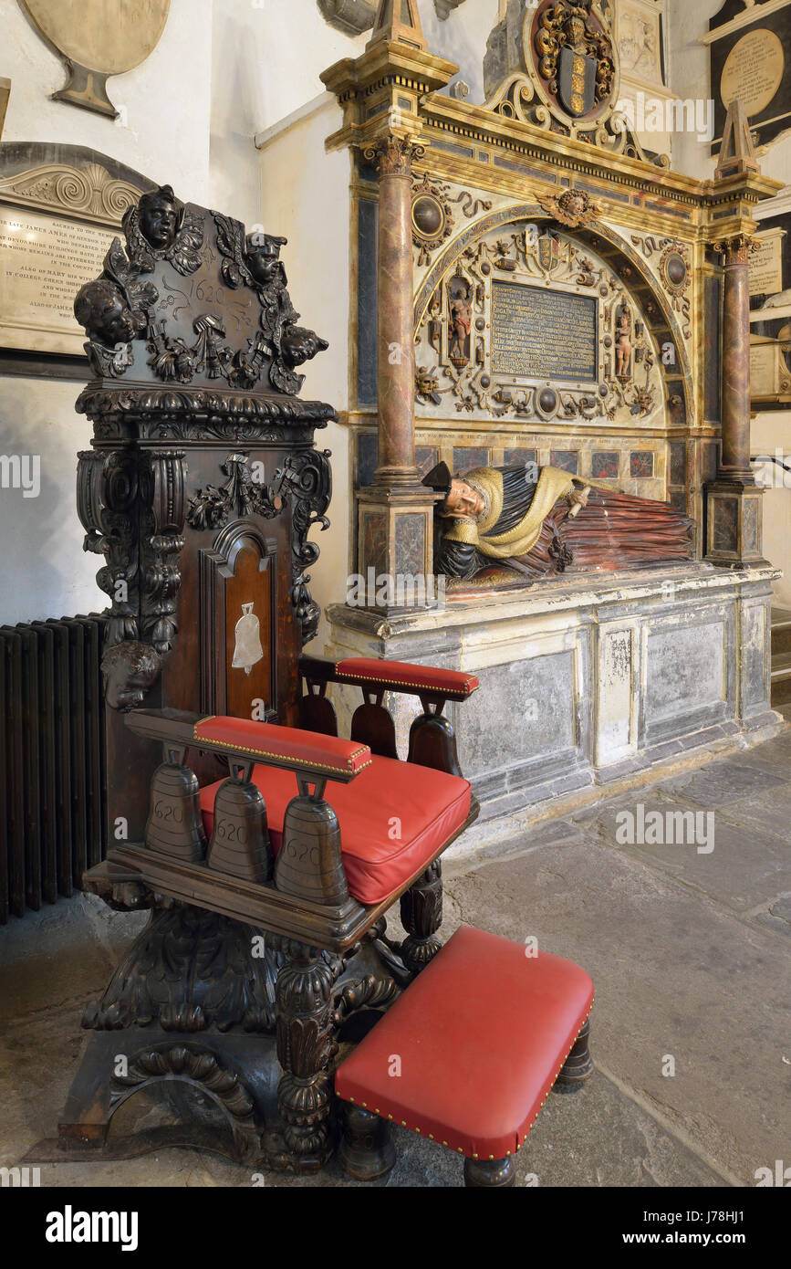 Sedia cerimoniale del padrone di ringer realizzato dal mogano dal pulpito quando fu sostituita nel 1890 con George Snygge Memorial dietro San S Foto Stock