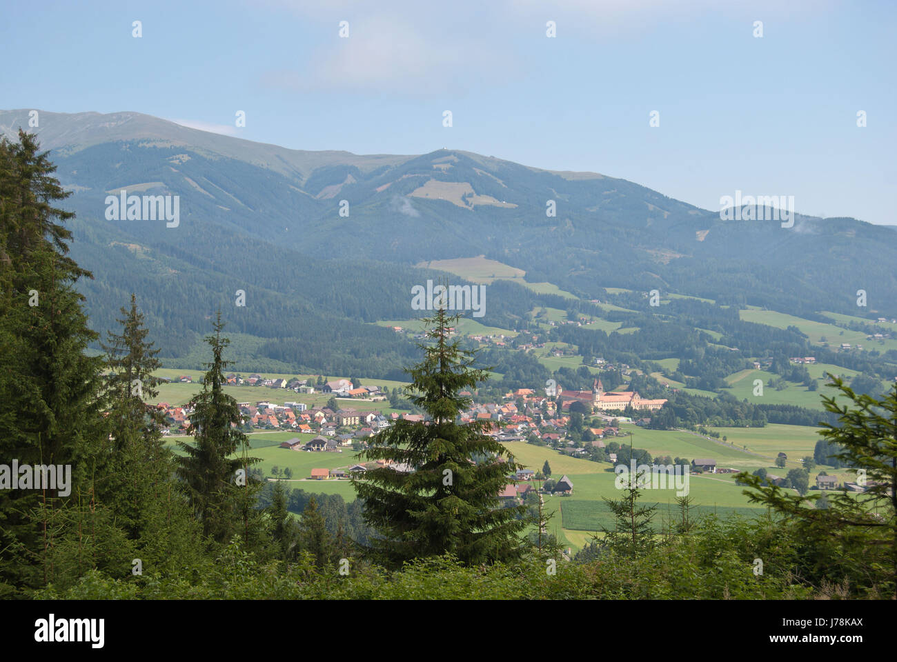 Vista di Seckau e Seckauer Alpi. Steiermark Austria. Foto Stock