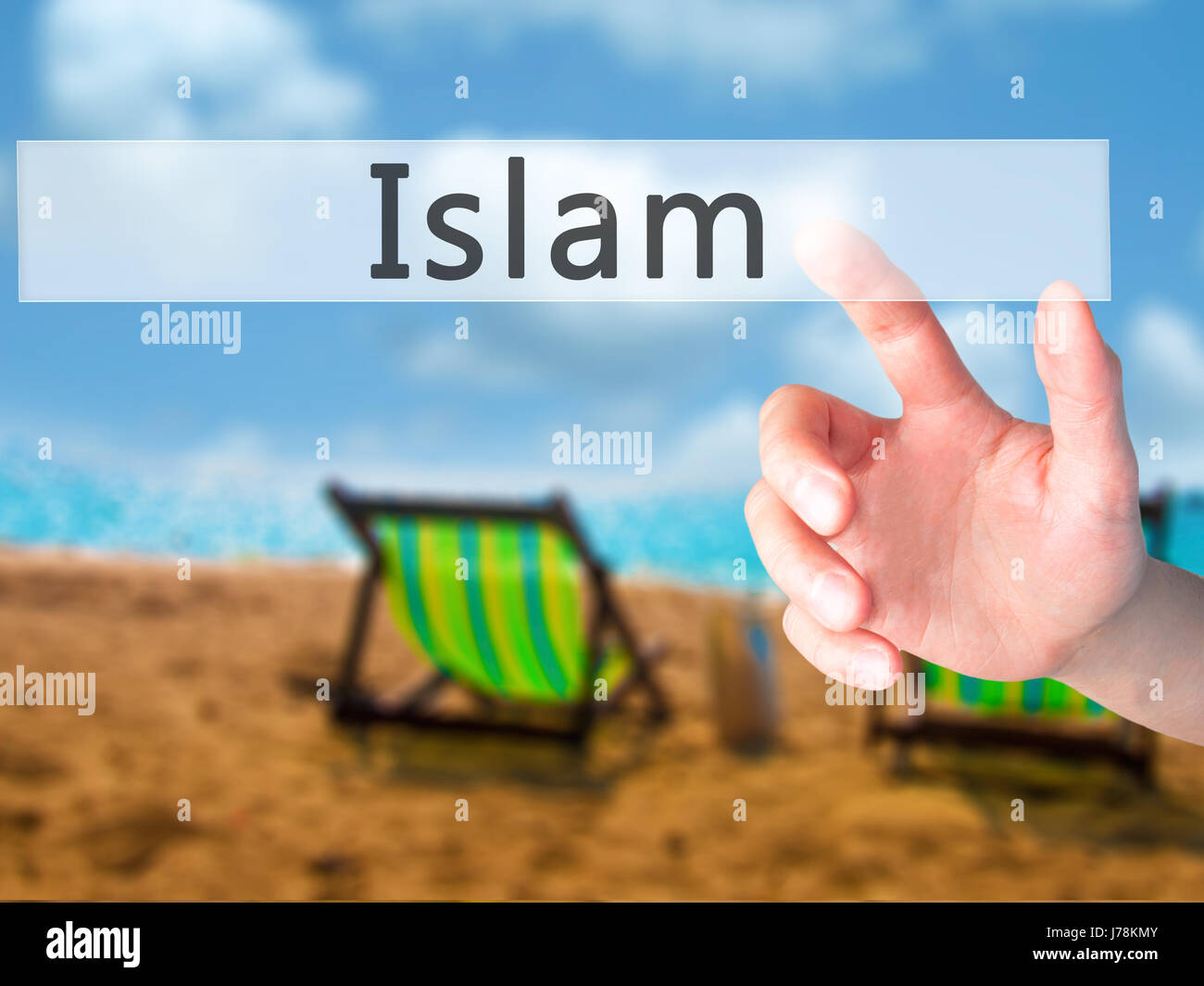 L'Islam - Mano premendo un pulsante sul fondo sfocato concetto . Business, tecnologia internet concetto. Stock Photo Foto Stock