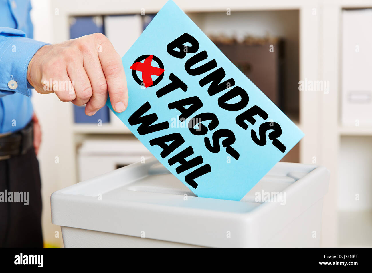 Il tedesco slogan 'Bundestagswahl' (elezione federale) con urne Foto Stock