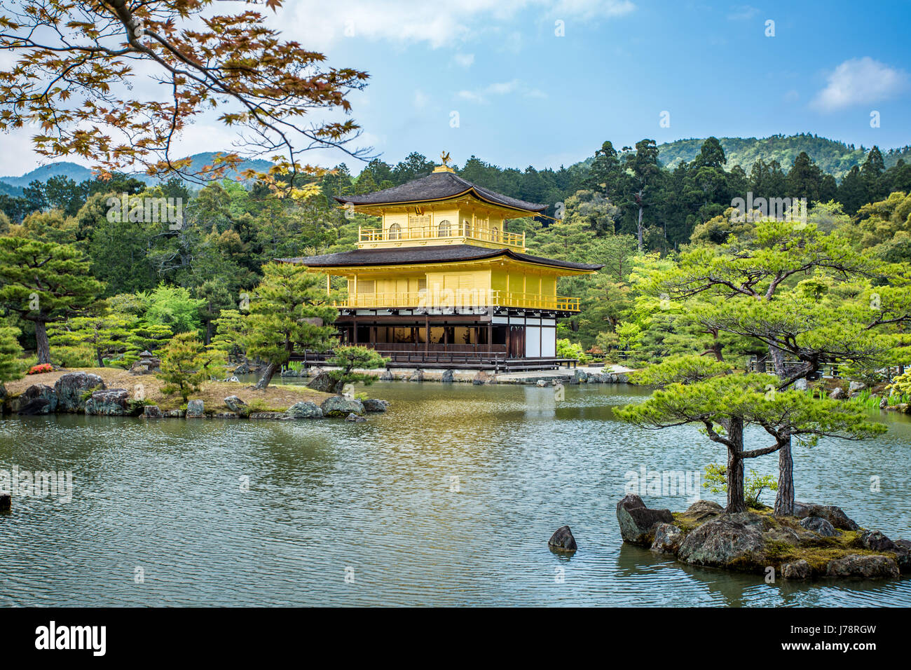 Architettura al tempio Kinkakuji (il Padiglione Dorato) a Kyoto, Giappone Foto Stock