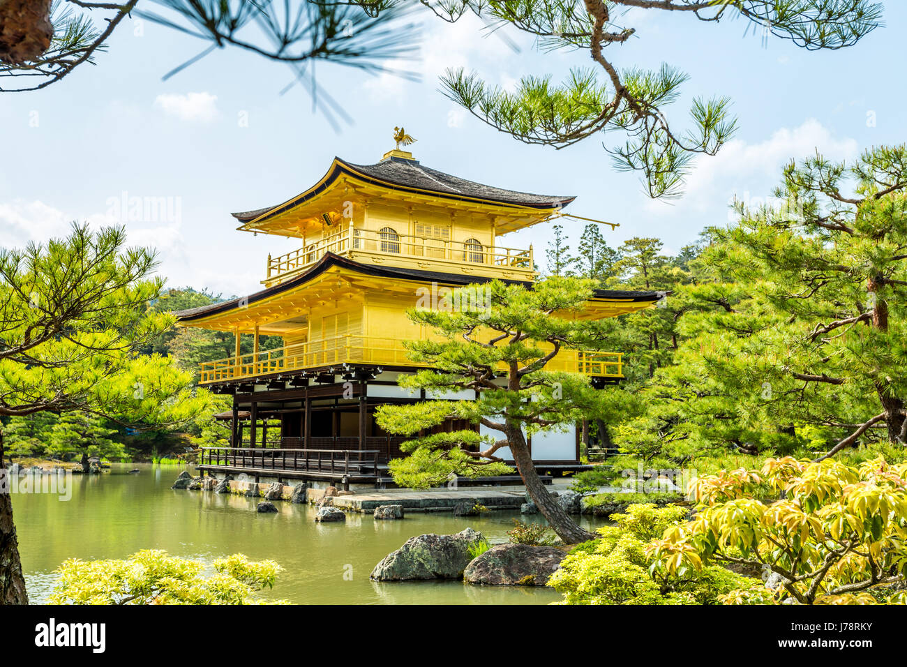 Architettura al tempio Kinkakuji (il Padiglione Dorato) a Kyoto, Giappone Foto Stock