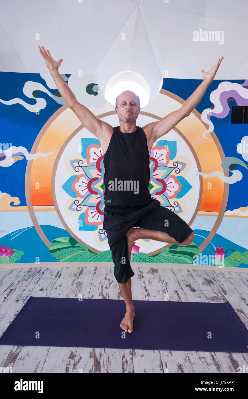 Spagna, Andalusia: Suryalila è un international yoga Retreat Center. Suryalila è accoccolato serenamente in una grande vallata aperta ai piedi delle colline di Sier Foto Stock