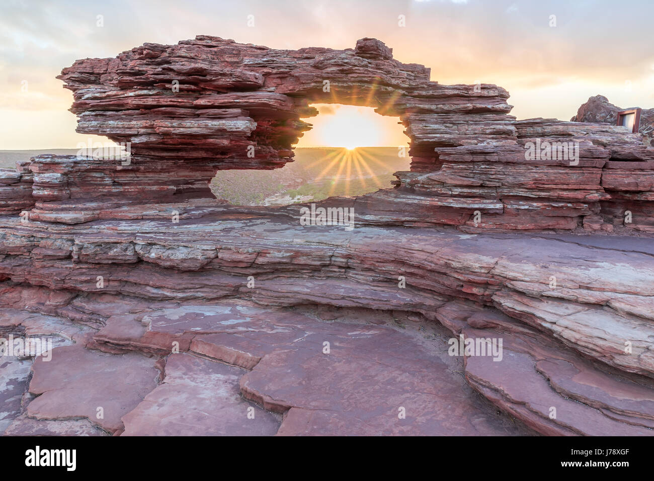 Il magnifico paesaggio di Kalbarri National Park in Australia durante il Sunrise, visto dalla natura della finestra con il fondale del fiume Murchison. Foto Stock