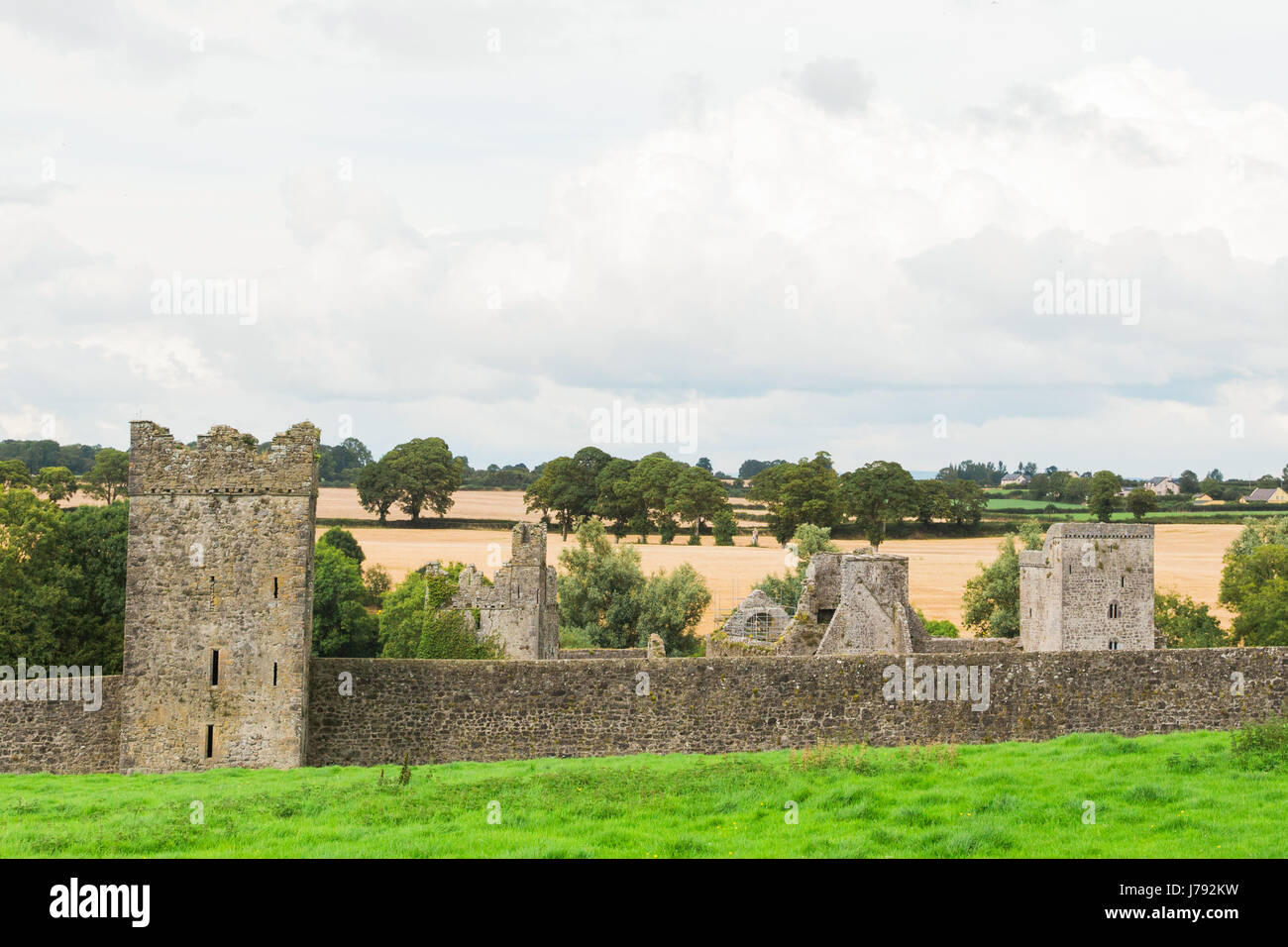 Antica torre in pietra in Irlanda: Kells Priory, Kells, Kilkenny Foto Stock