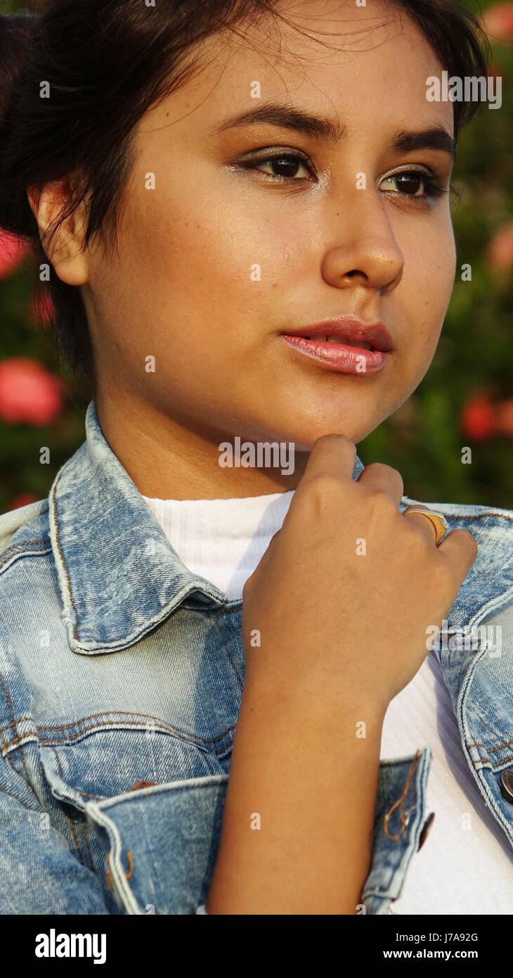 Preoccupante persona ispanica Foto Stock