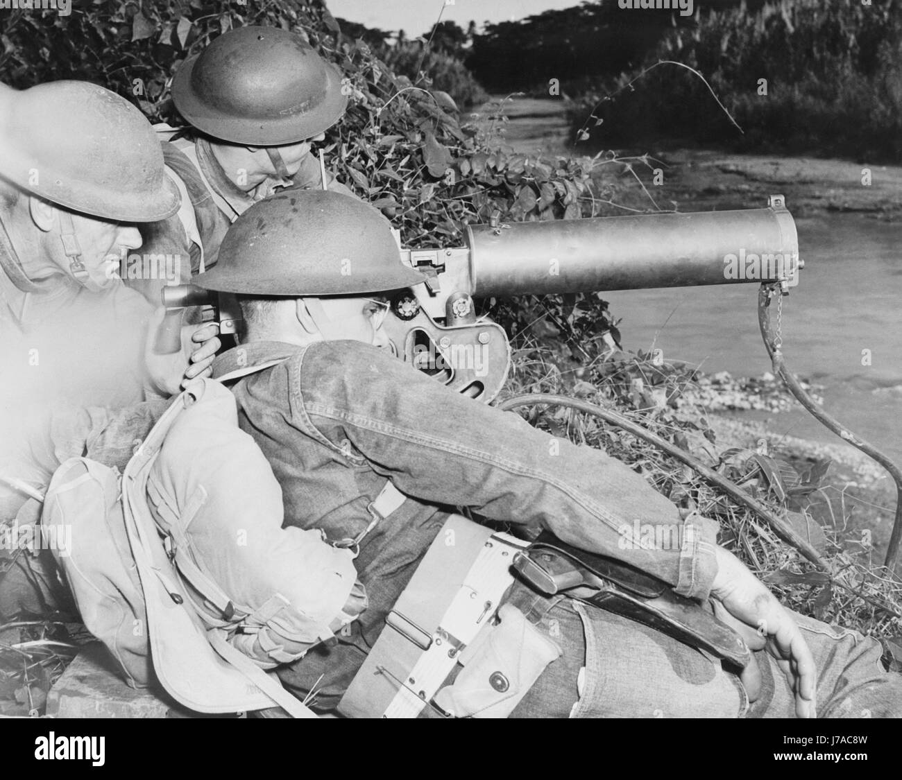Una mitragliatrice equipaggio di truppe americane in British West Indies, circa 1942. Foto Stock