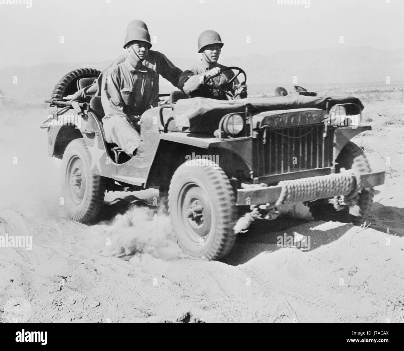 Una mezza tonnellata di jeep al desert training center di Indio, California, 1942. Foto Stock