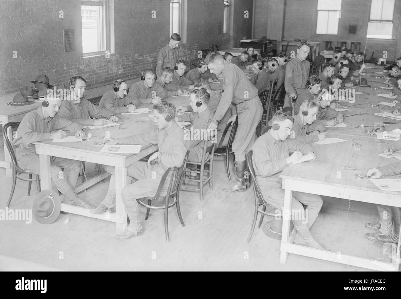 I membri dell'U.S. Army Signal Corps nella formazione del telegrafo durante la guerra mondiale I. Foto Stock