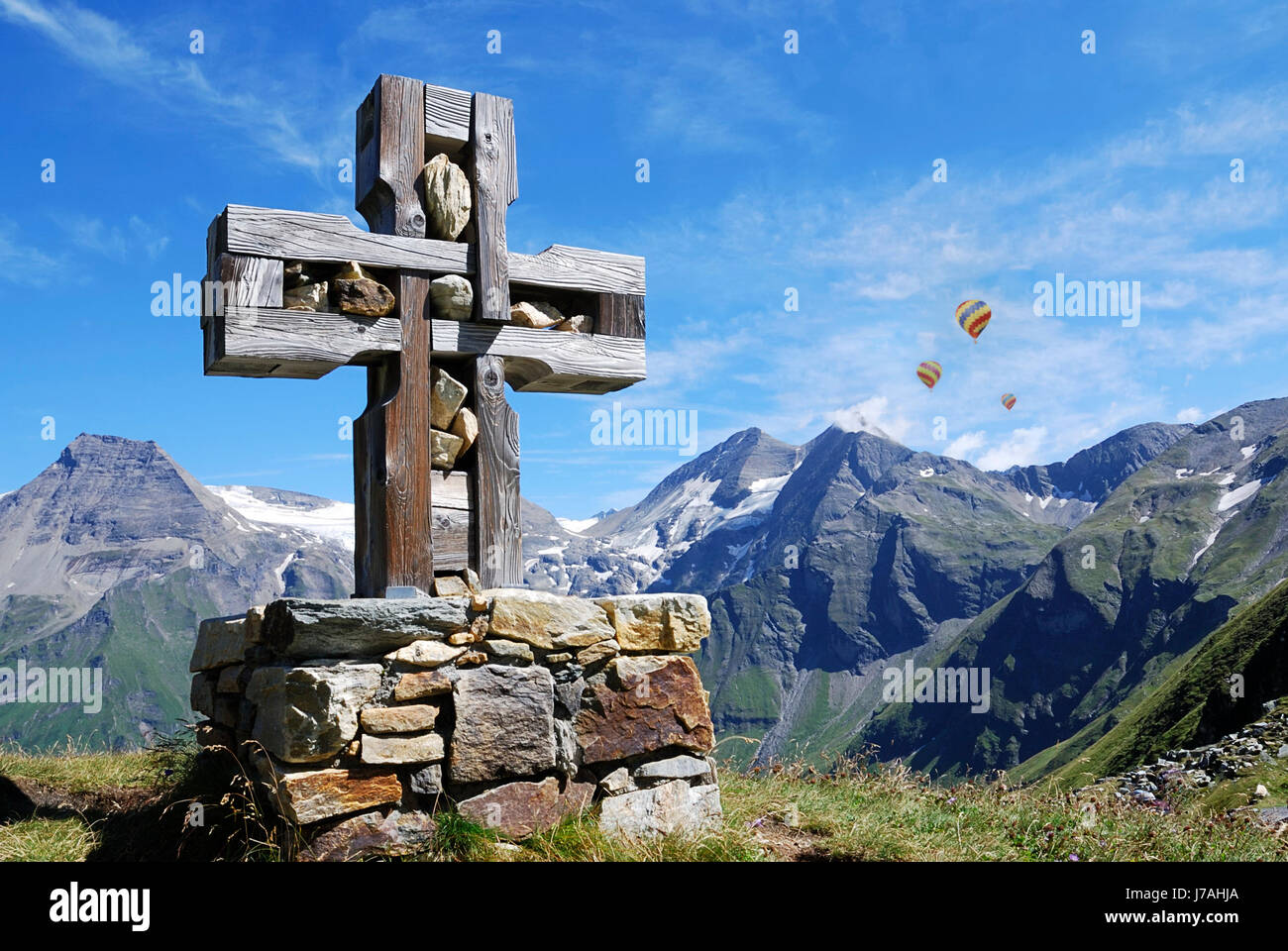 Alpi punta a croce peak pallone aerostatico paesaggio paesaggio di campagna natura Foto Stock