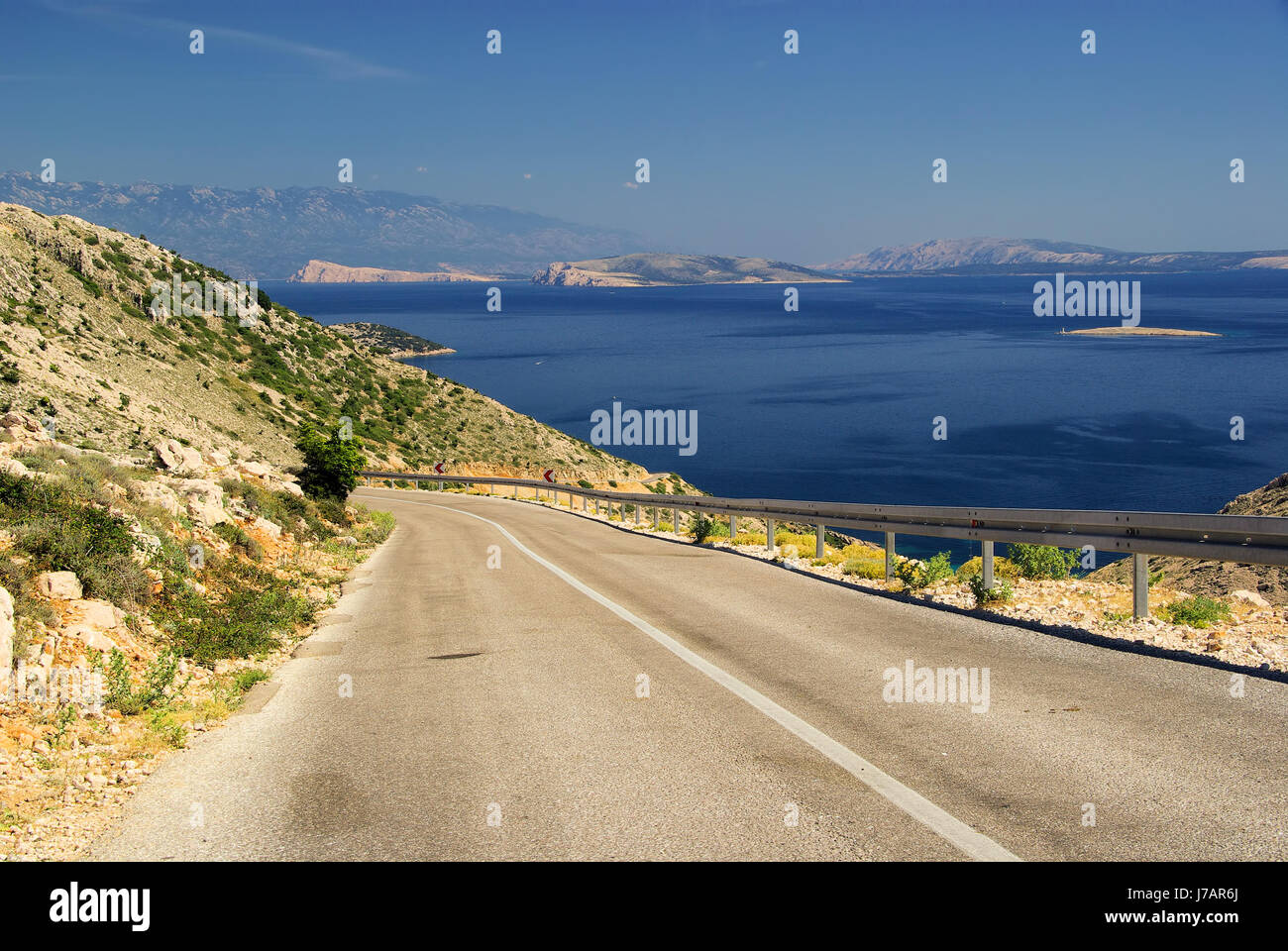 Costa del mare adriatico Croazia acqua salata oceano mare acqua isola isola pietra blu Foto Stock