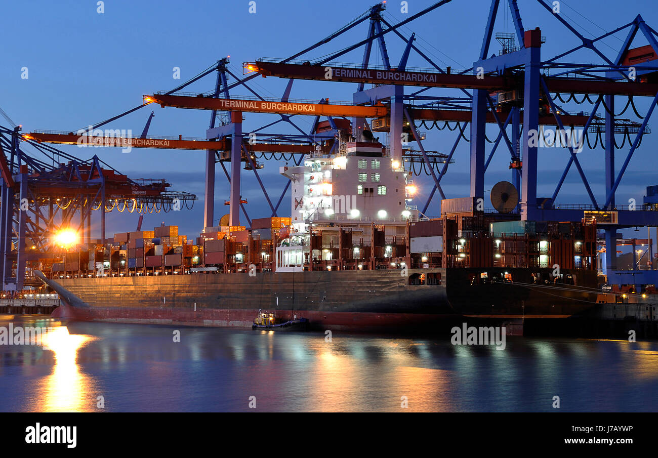 Porti porto merci nave cargo porta contenitore contenitore di scarico Foto Stock