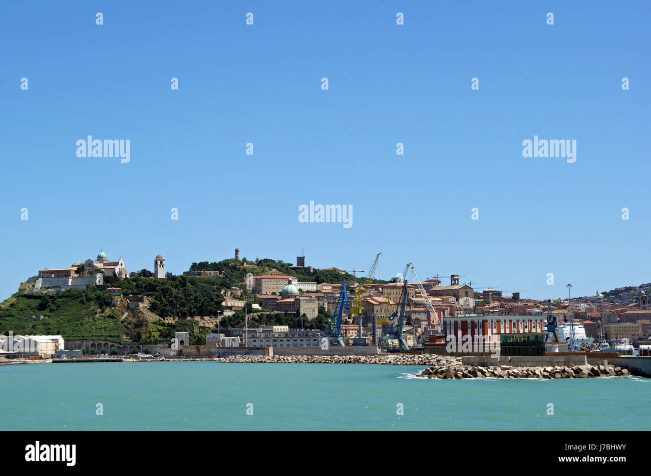 Porto porti tower gateway chiesa city town hill cattedrale di pietra La marineria Foto Stock