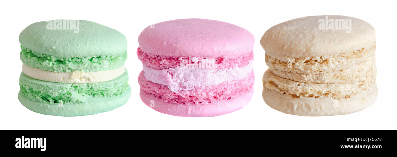 Multi colore amaretti dolce, verde, rosa, caffè tradizionale francese, macro, isolato su uno sfondo bianco Foto Stock