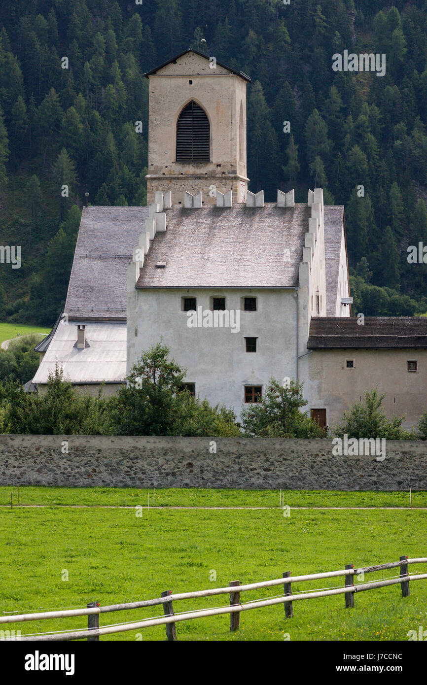 Grigioni saint travel convinzione chiesa tree montagne vacanza vacanze Foto Stock